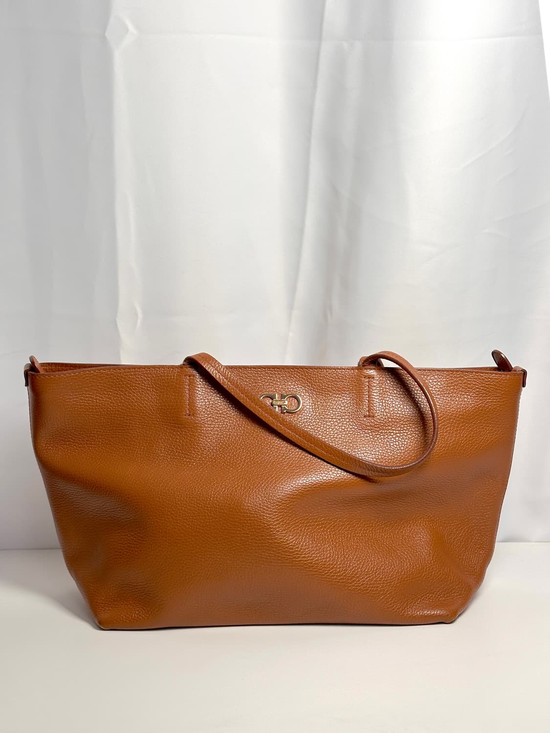 살바토레 페라가모 레더 토트백 페레가모 상품이미지1