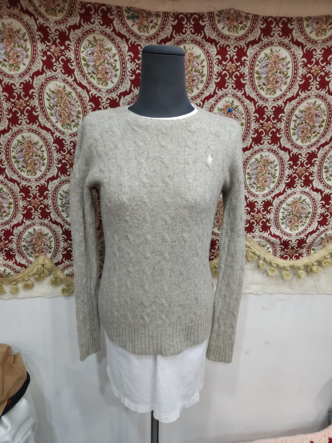 폴로 랄프로렌 블랙 램스울 그레이 꽈배기 니트
​
 상품이미지1