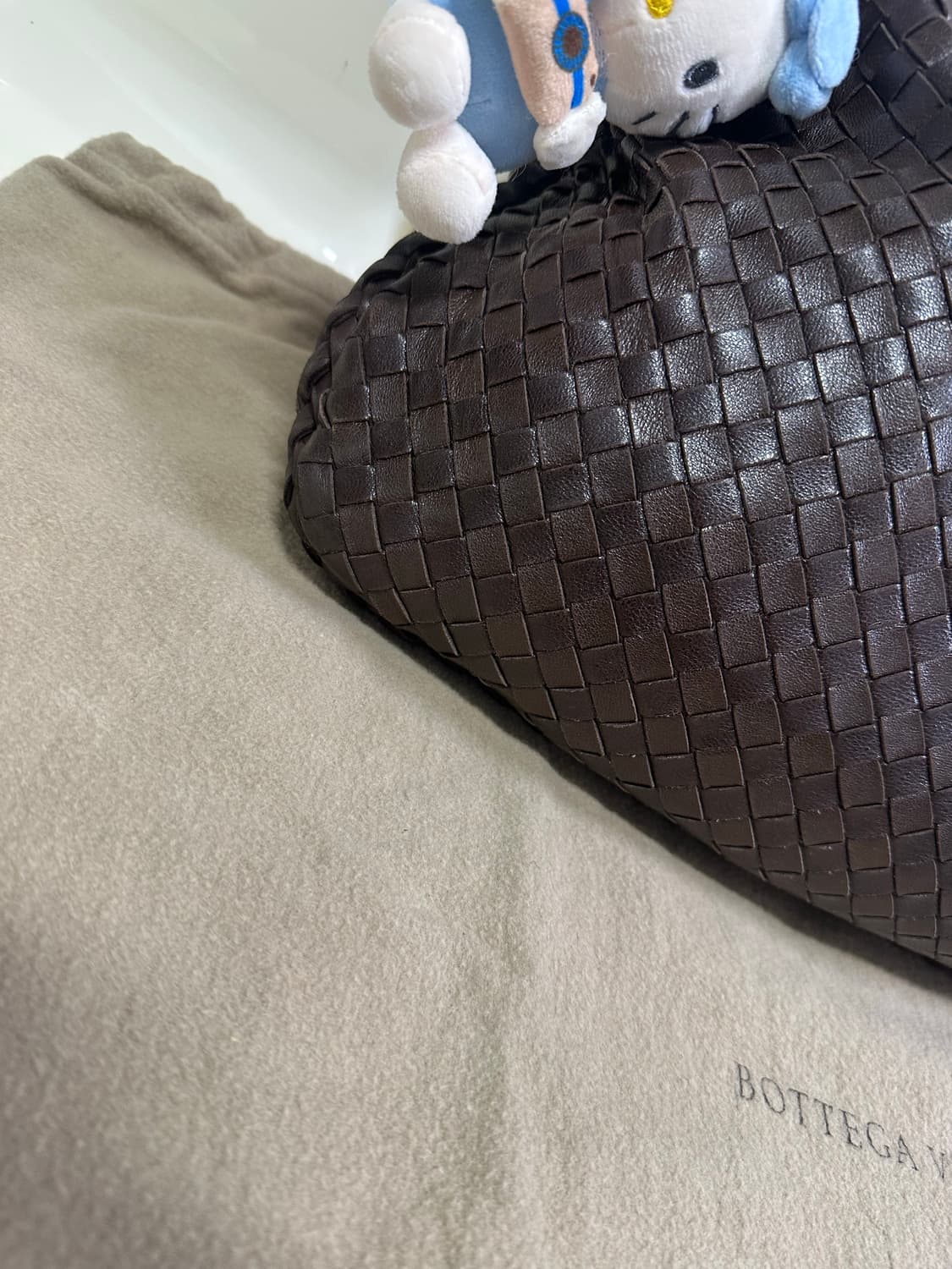 [A 정품] 보테가베네타 호보백 스몰 다크브라운 상품이미지4