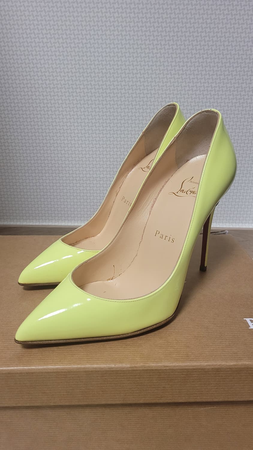 크리스찬 루부탱 피갈120 페이턴트 네온(형광색) 36 사이즈 판매합니다 상품이미지1