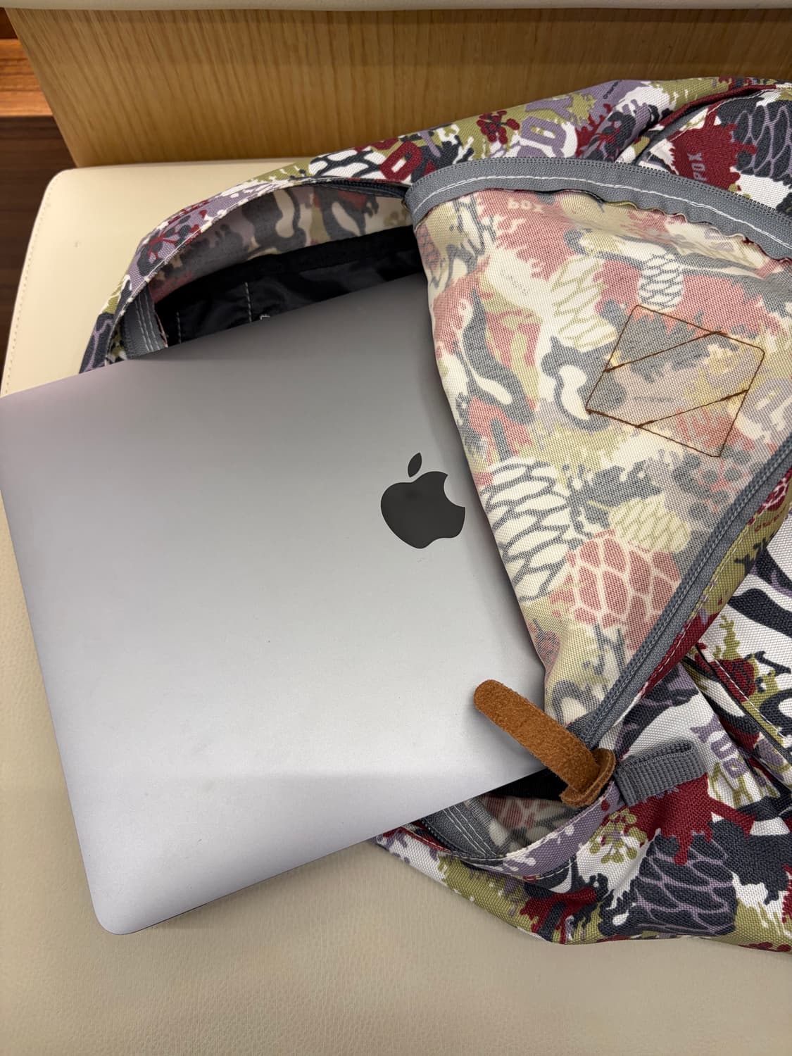 올드 컬럼비아 패턴 돼지코 스웨이드 백팩 상품이미지4