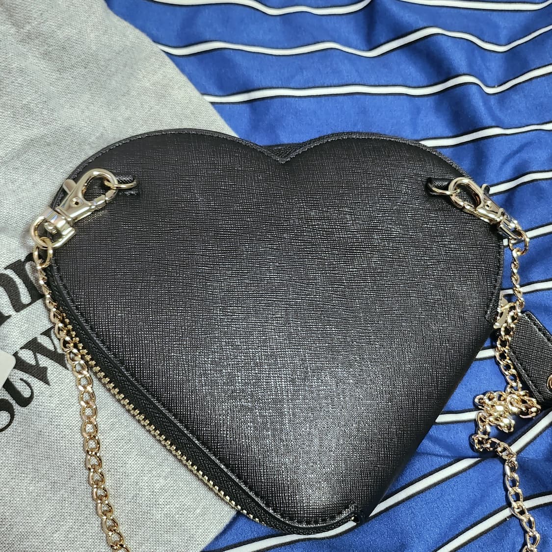 비비안웨스트우드 25SS 뉴하트 크로스바디 상품이미지2