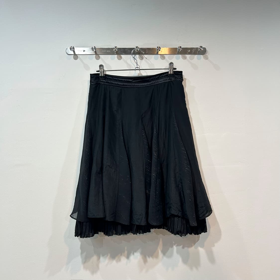 블랙 러플 미디 스커트 상품이미지3