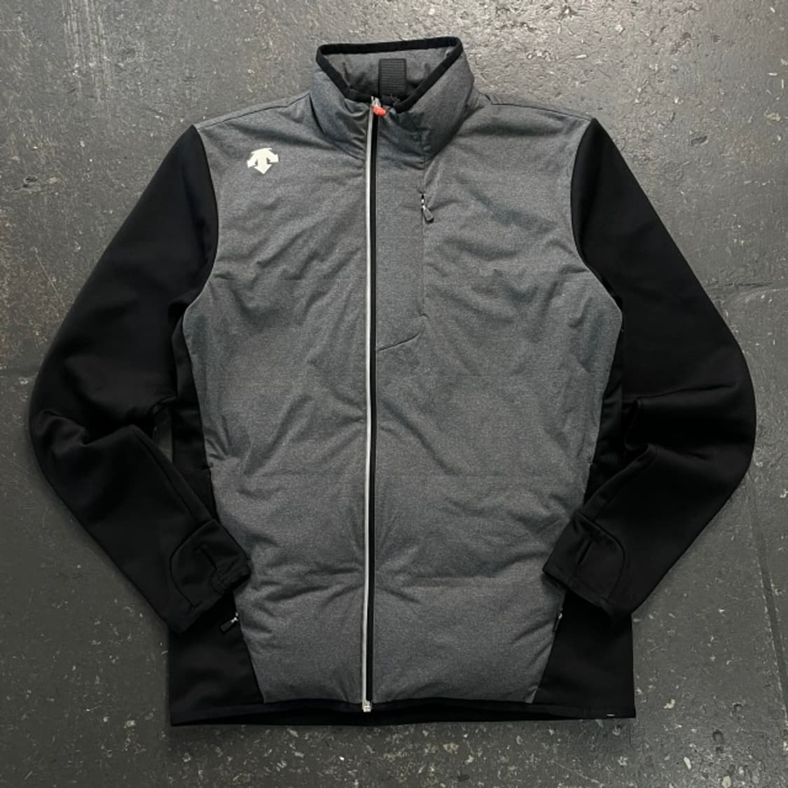 100 데상트 하이브리드 방풍 패딩  상품이미지1