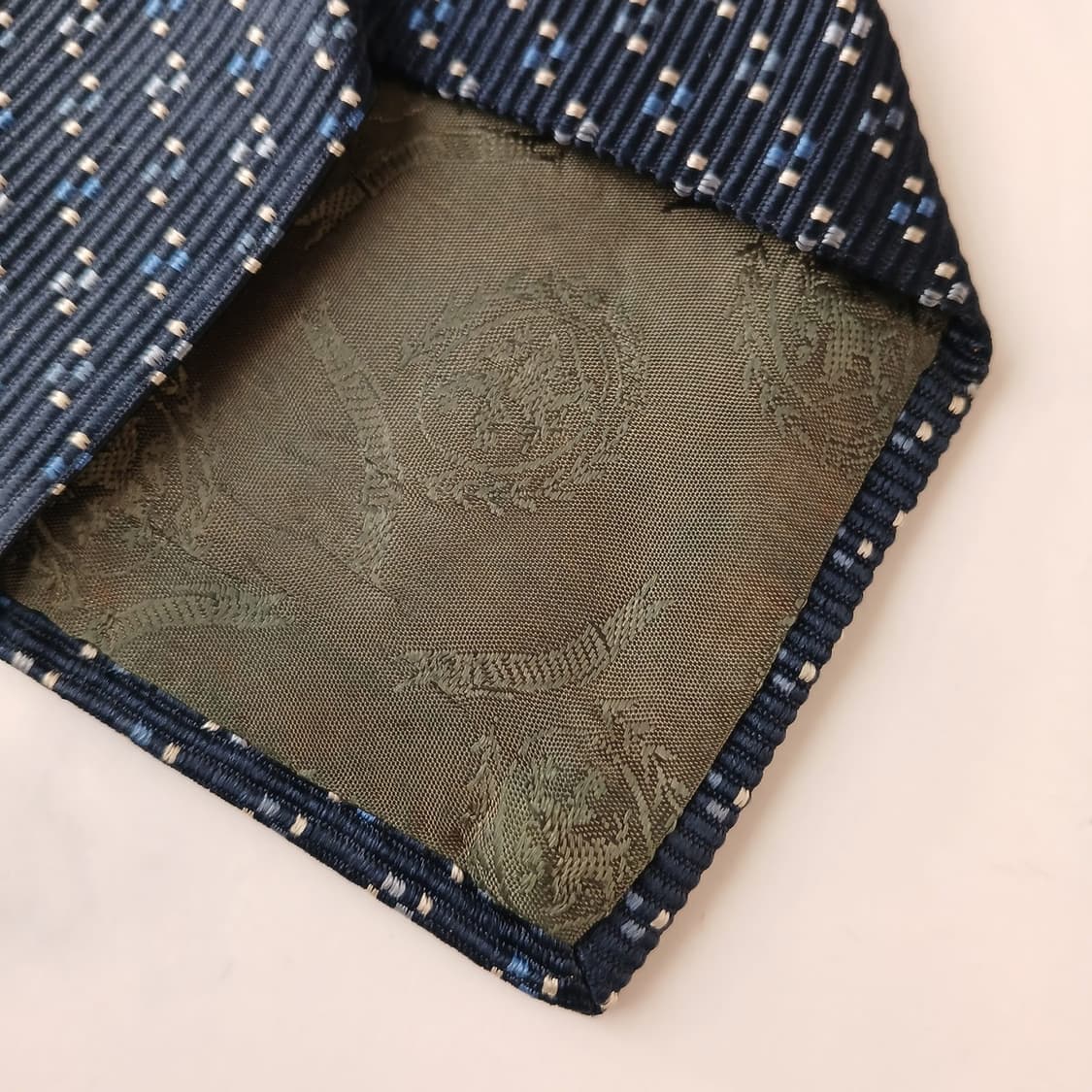 타미힐피거 실크 마이크로 패턴 넥타이 9.5cm A등급 A19206
 상품이미지9