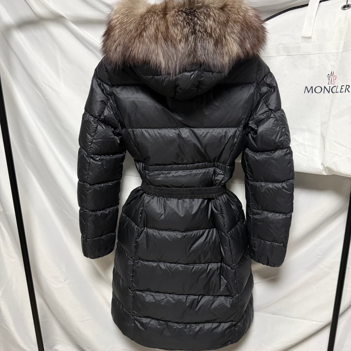 [S+급/00] 몽클레어 보에딕 여성패딩 블랙 폭스퍼 풀구성 상품이미지5