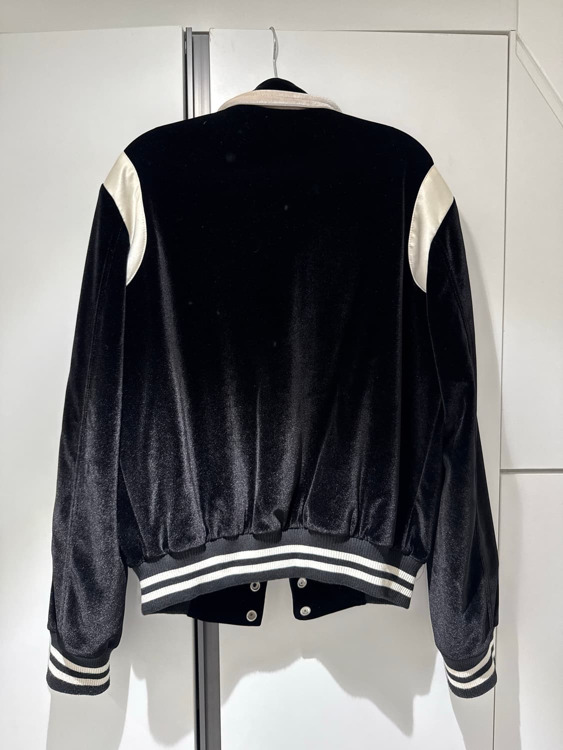롤링스튜디오 VELVET VARSITY JACKET BLACK 상품이미지2