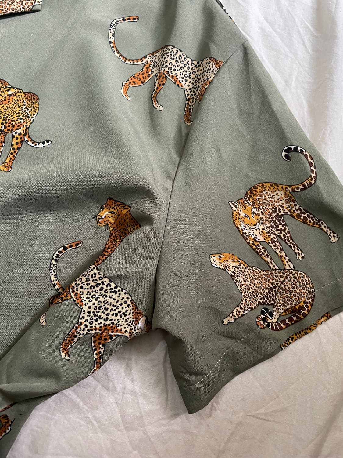 카키 레오파드 패턴 반팔 셔츠 상품이미지2