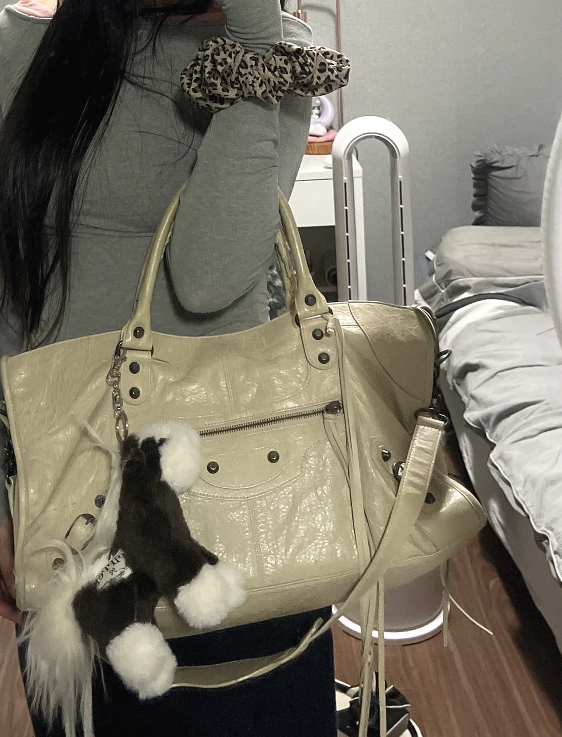 발렌시아가 모터백 베이지 라지 상품이미지2