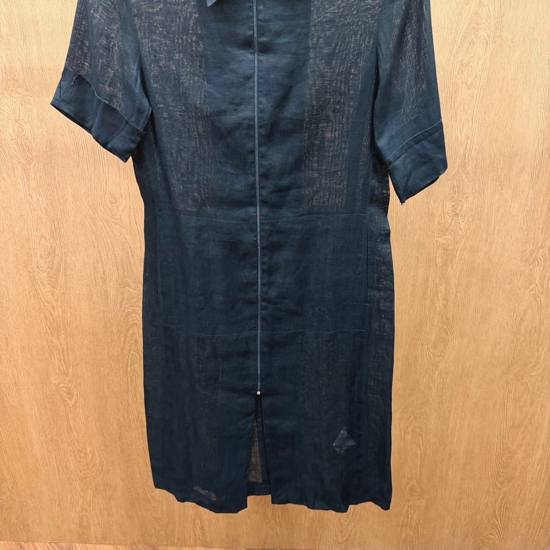 막스앤코 반팔 셔츠 카라 원피스 전면 풀 집업 시어 텍스처 디테일 블랙 상품이미지5