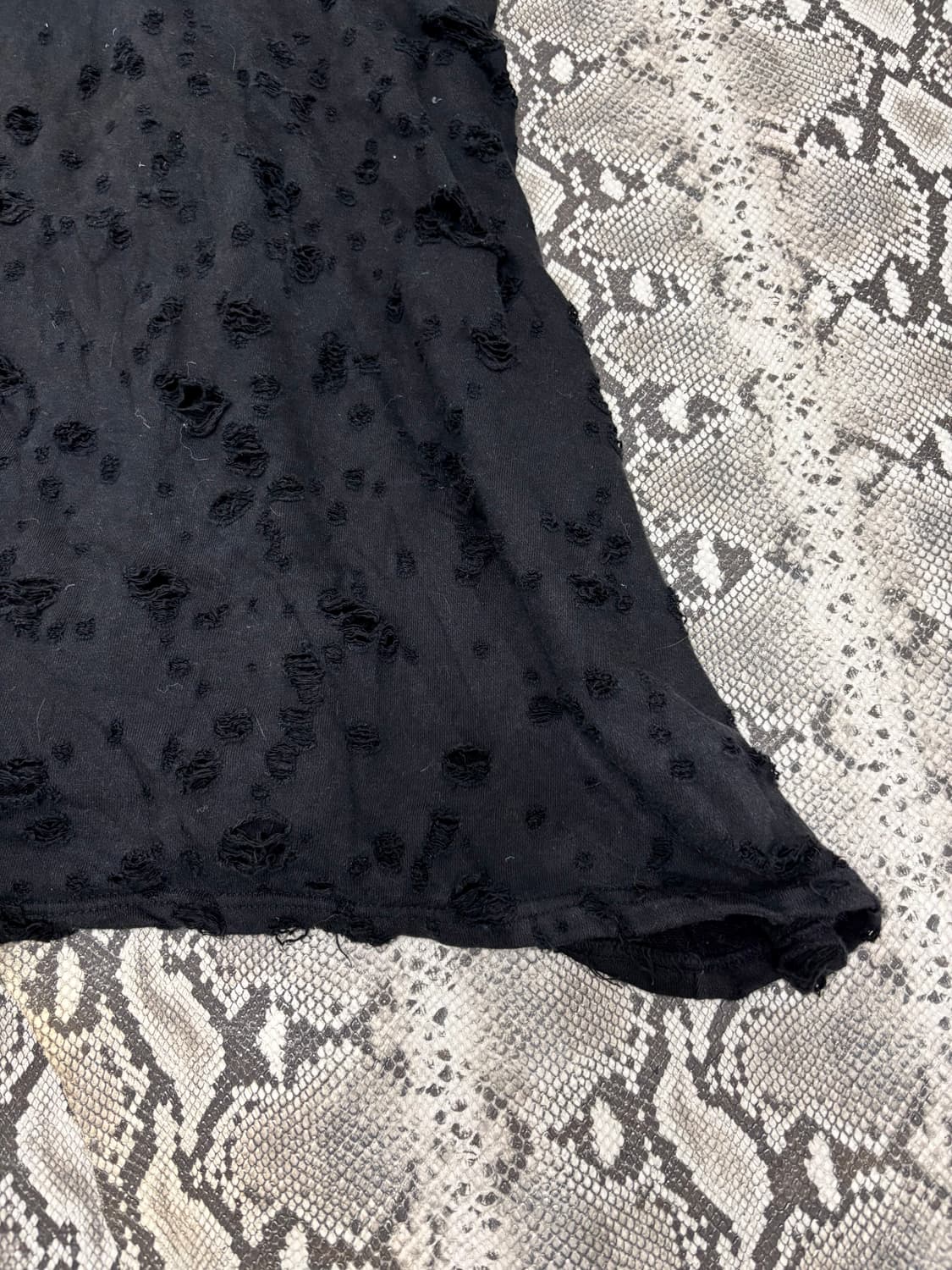 “Alexander” Black Damaged Sleeveless 상품이미지3