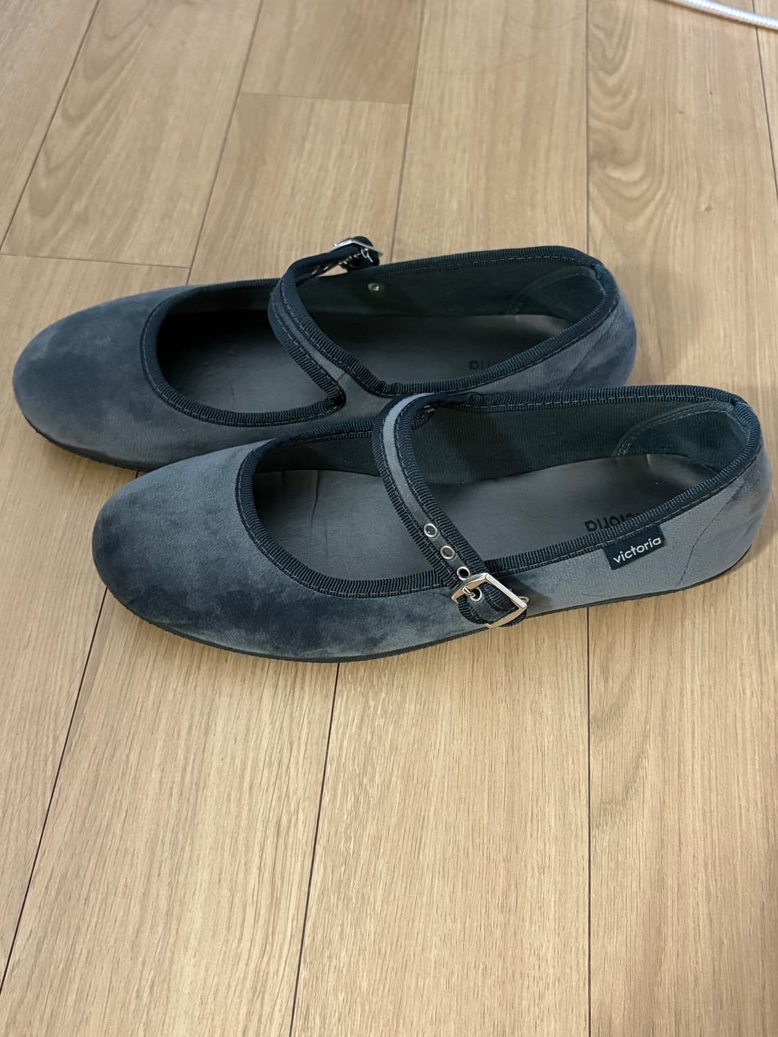 빅토리아 벨벳 메리제인 플랫 슈즈 차콜 상품이미지1