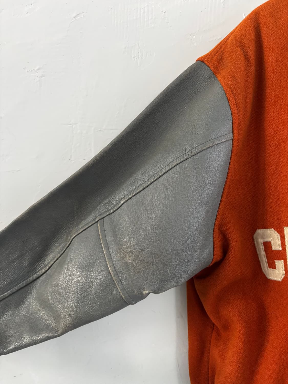 Vintage 오렌지/그레이 배색 레더슬리브 바시티 자켓 상품이미지9
