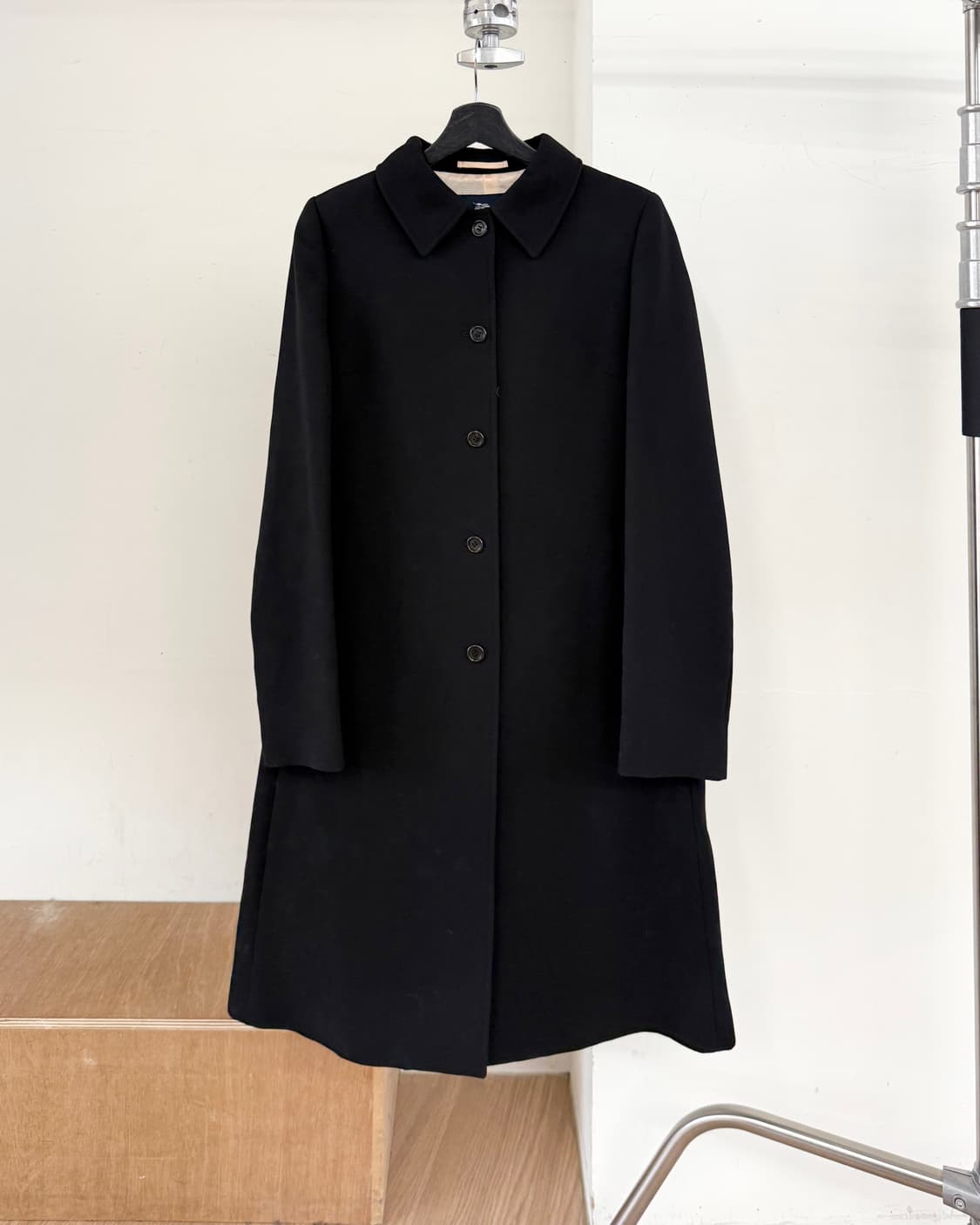 버버리 블랙 셔츠 칼라 스트레이트 라인 코트 상품이미지1