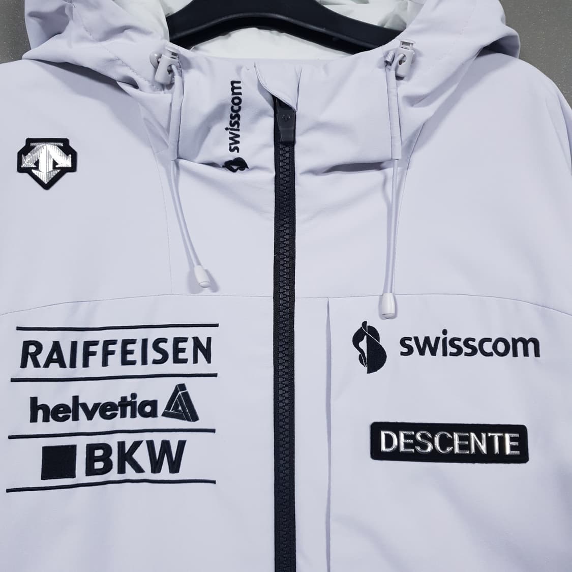 여성 85) 데상트 신형 21FW 스위스스키팀 아우디 후드 바람막이 자켓 상품이미지2