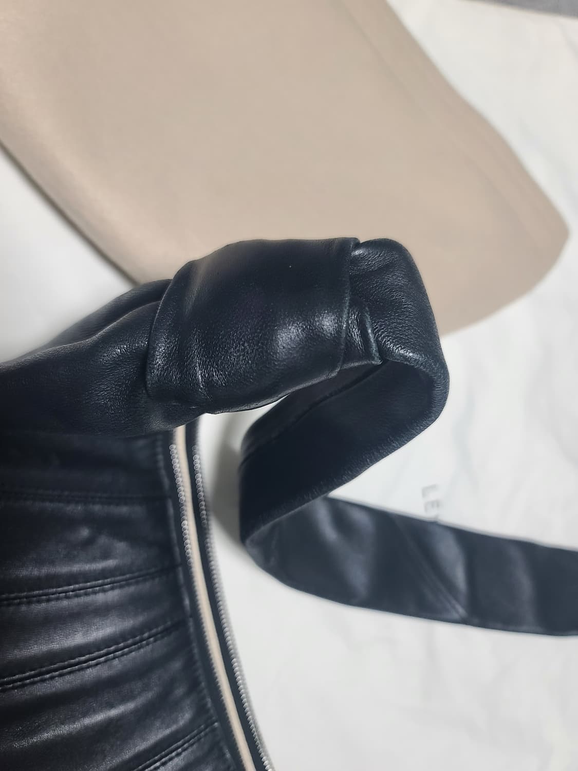 르메르 크루아상 나파레더 미듐 미디움 크루아상백 블랙 크로스백 숄더백 상품이미지3