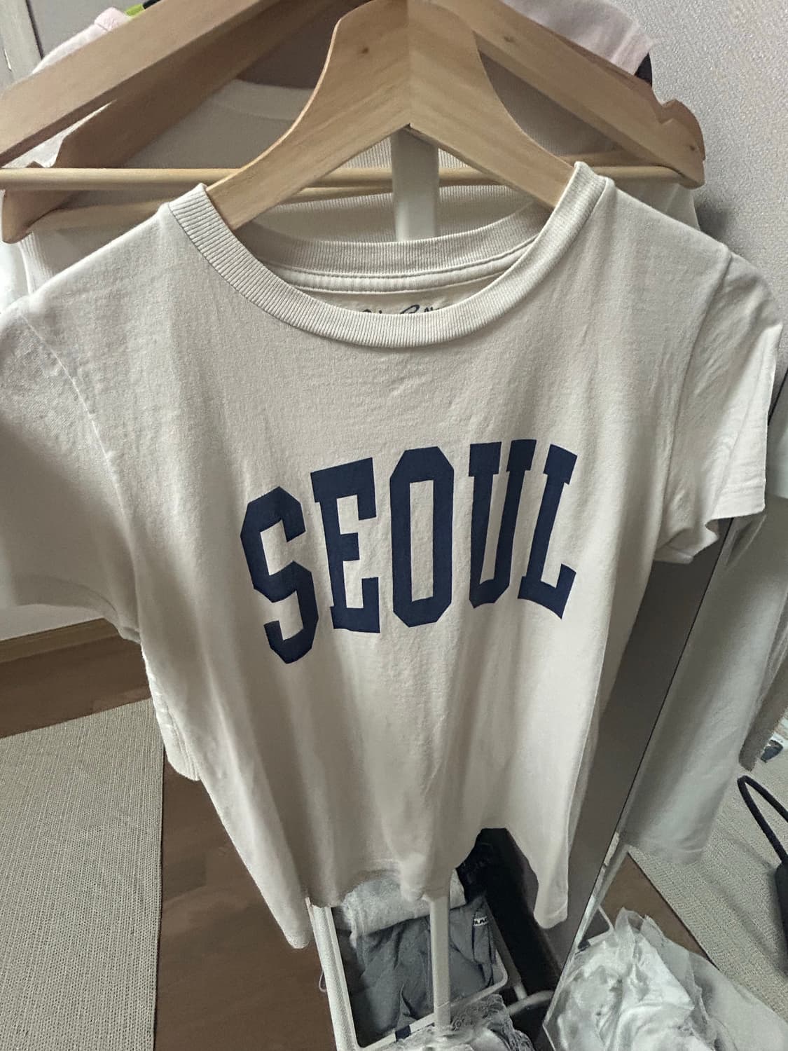 브랜디멜빌 서울 아이보리색 반팔티 상품이미지1