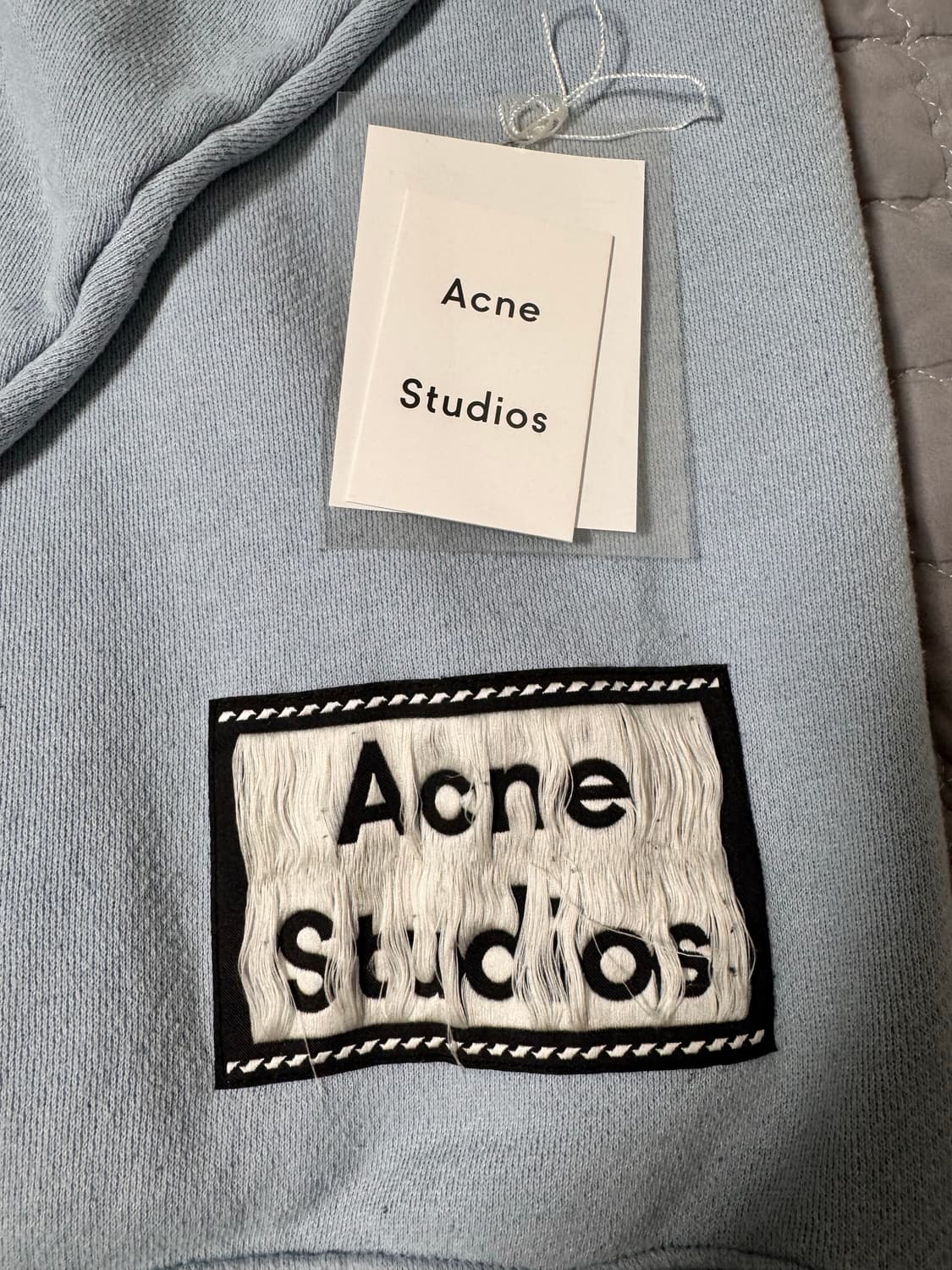 아크네 스튜디오 리버스 라벨 후드 S 파우더 블루 상품이미지2