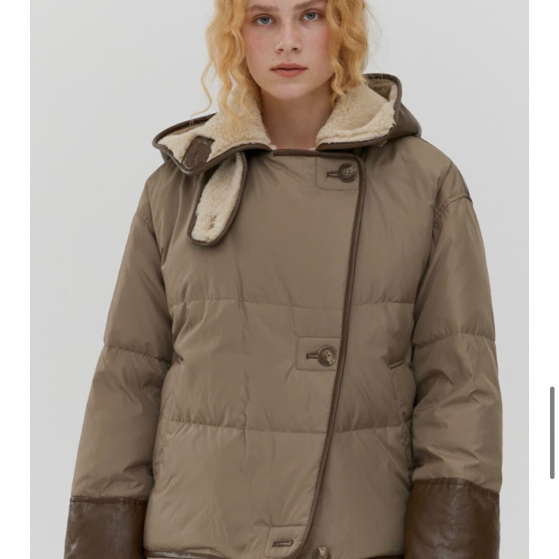 앳코너 패딩 예리 착용 상품이미지6