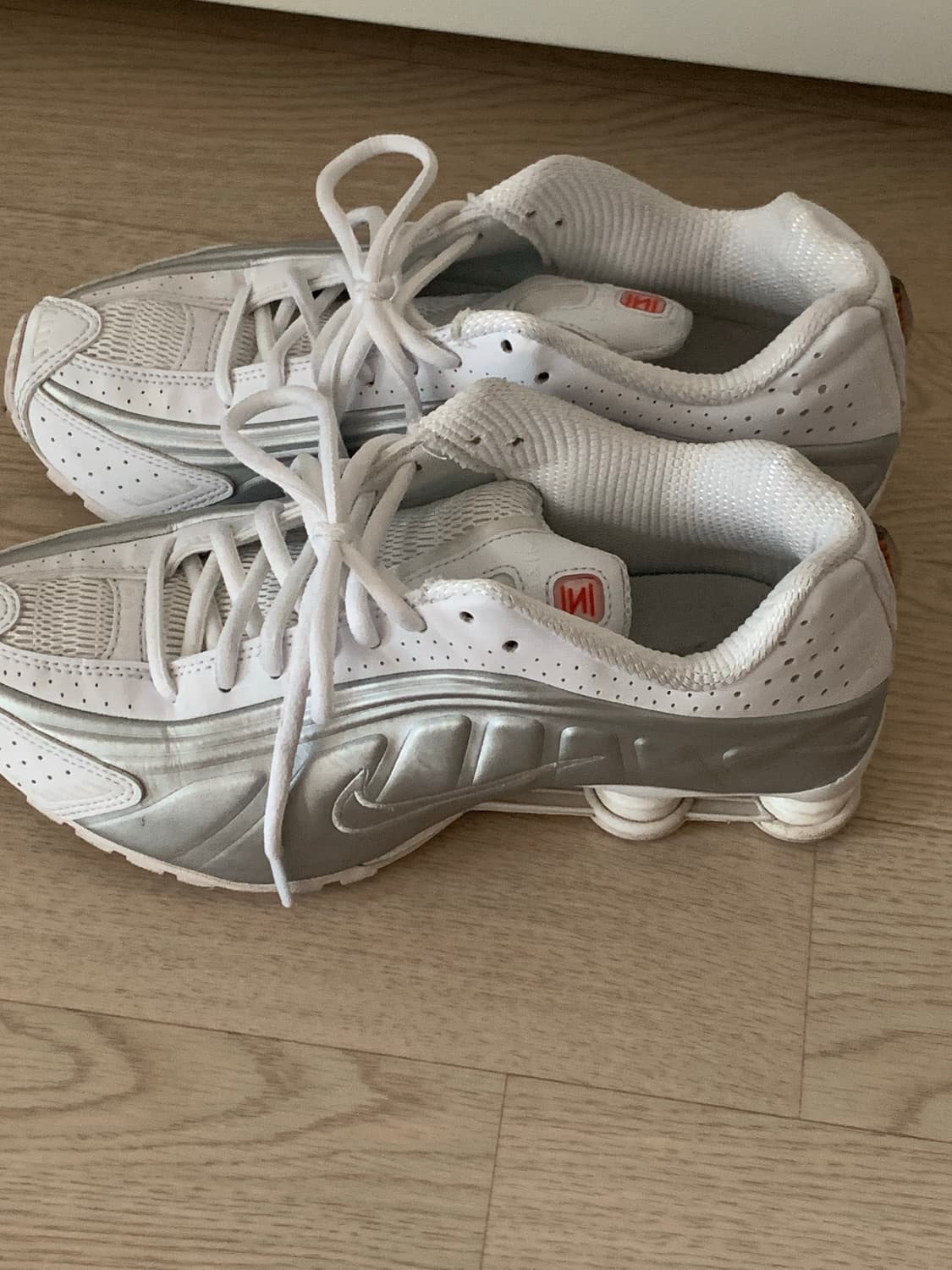 샥스 R4 W - 화이트 메탈릭 실버 맥스 오렌지 화이트 상품이미지4