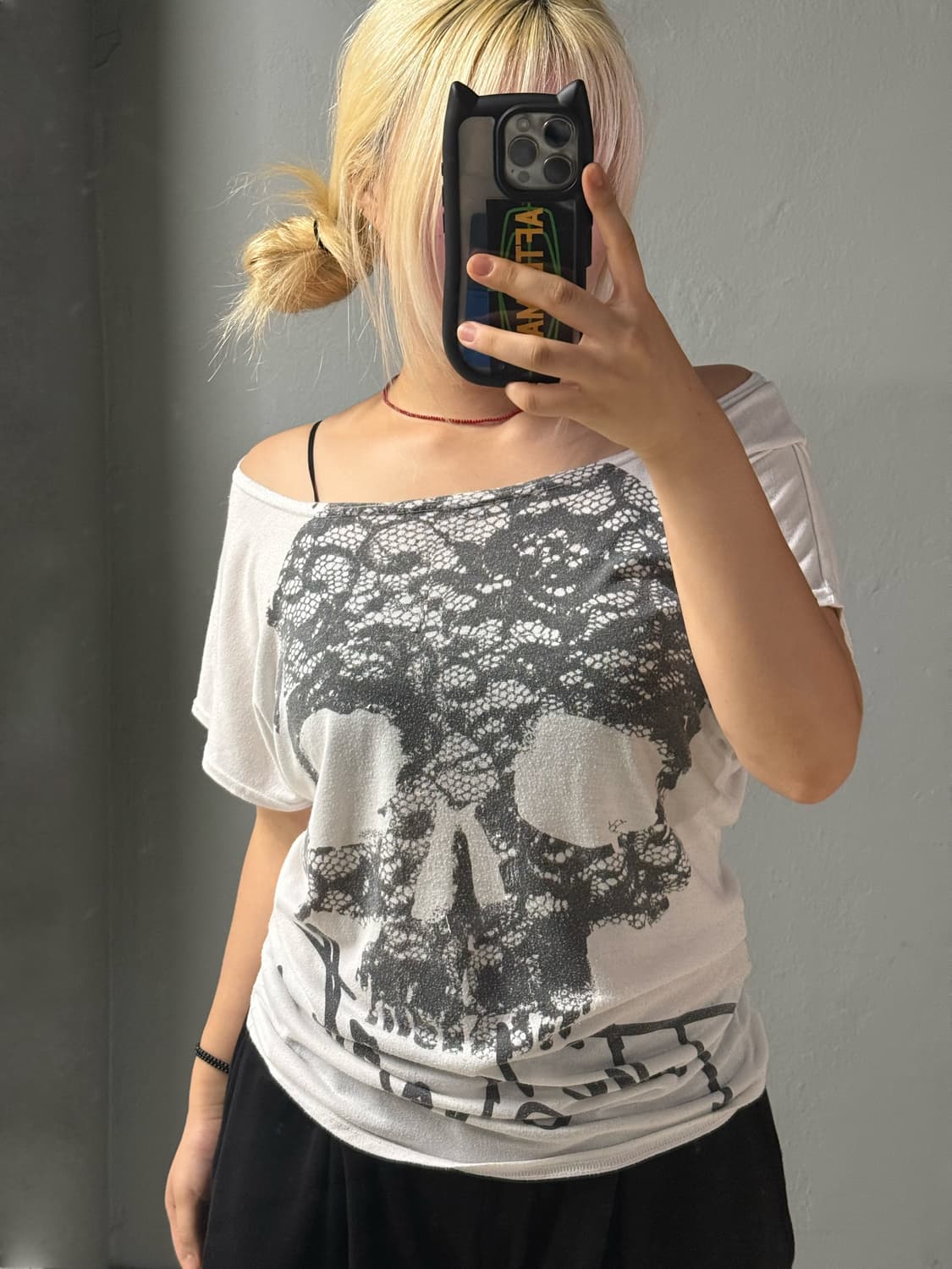 Dig deep lace skull off-shoulder top 상품이미지3