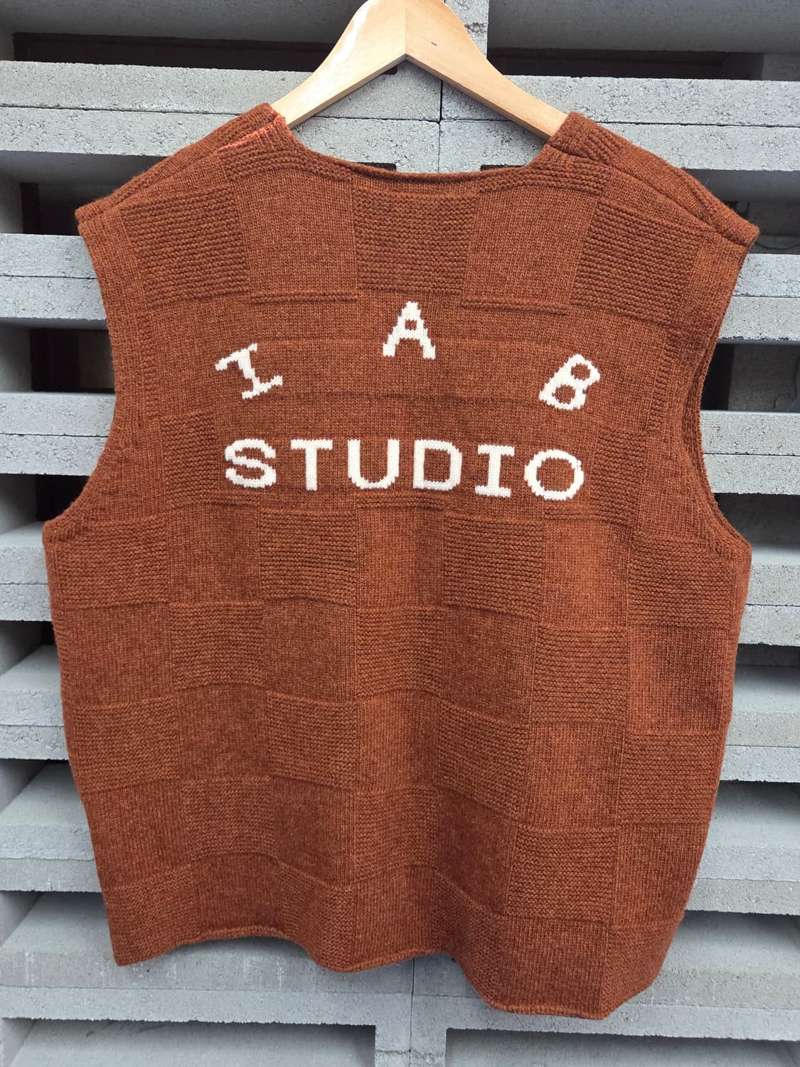 IAB 아이앱 스튜디오 니트조끼 상품이미지2