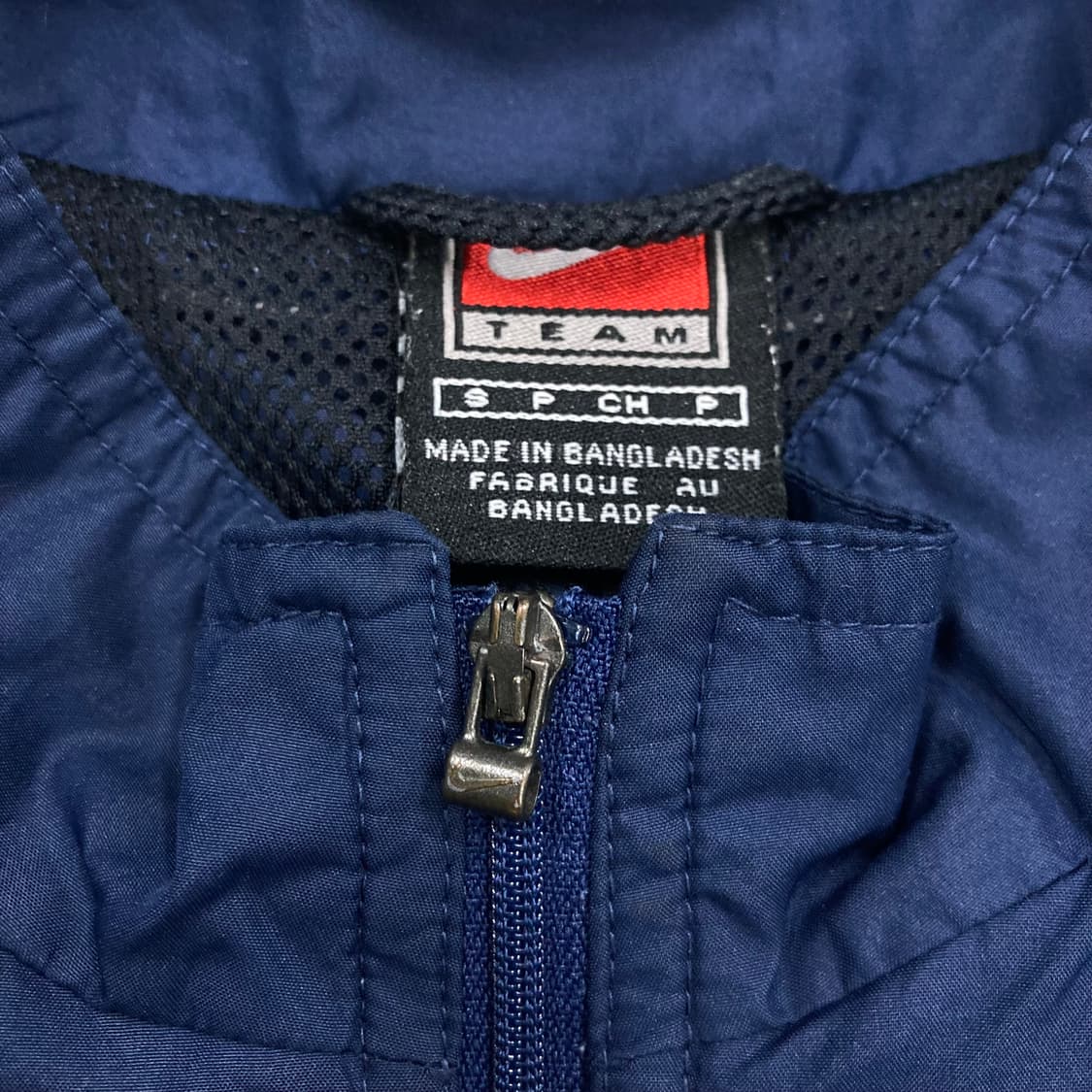 나이키 00s 네이비 컬러 스우시 스몰 로고 바람막이 상품이미지3