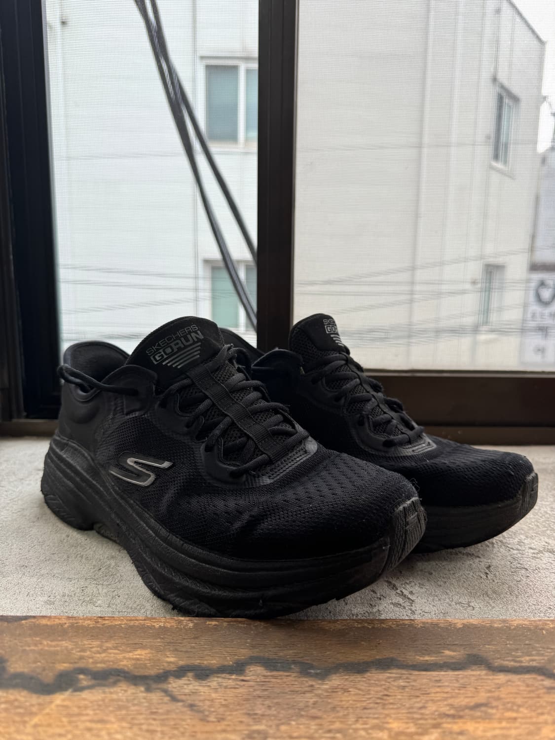 스케쳐스 고런 맥스 쿠셔닝 올블랙 운동화 280mm 상품이미지2