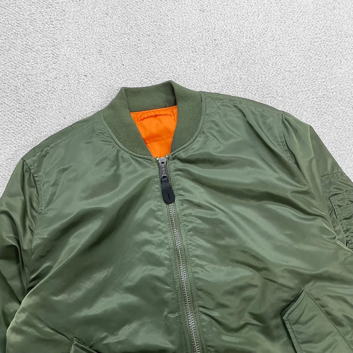 알파인더스트리 ma-1 플라이트 봄버 자켓 카키 상품이미지2