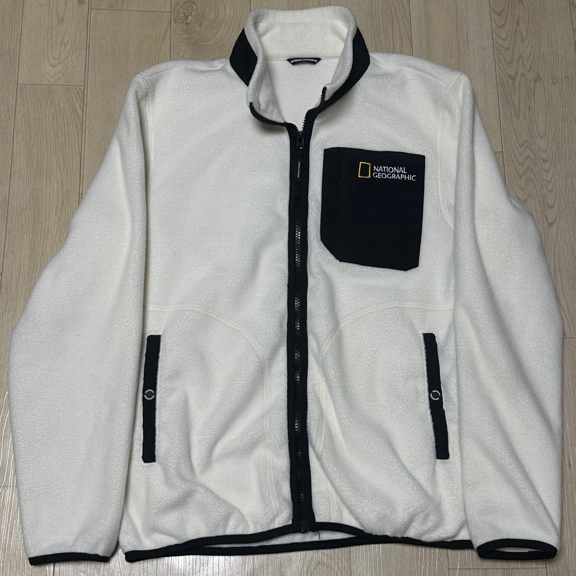 내셔널지오그래픽 화이트 후리스 집업 상품이미지1