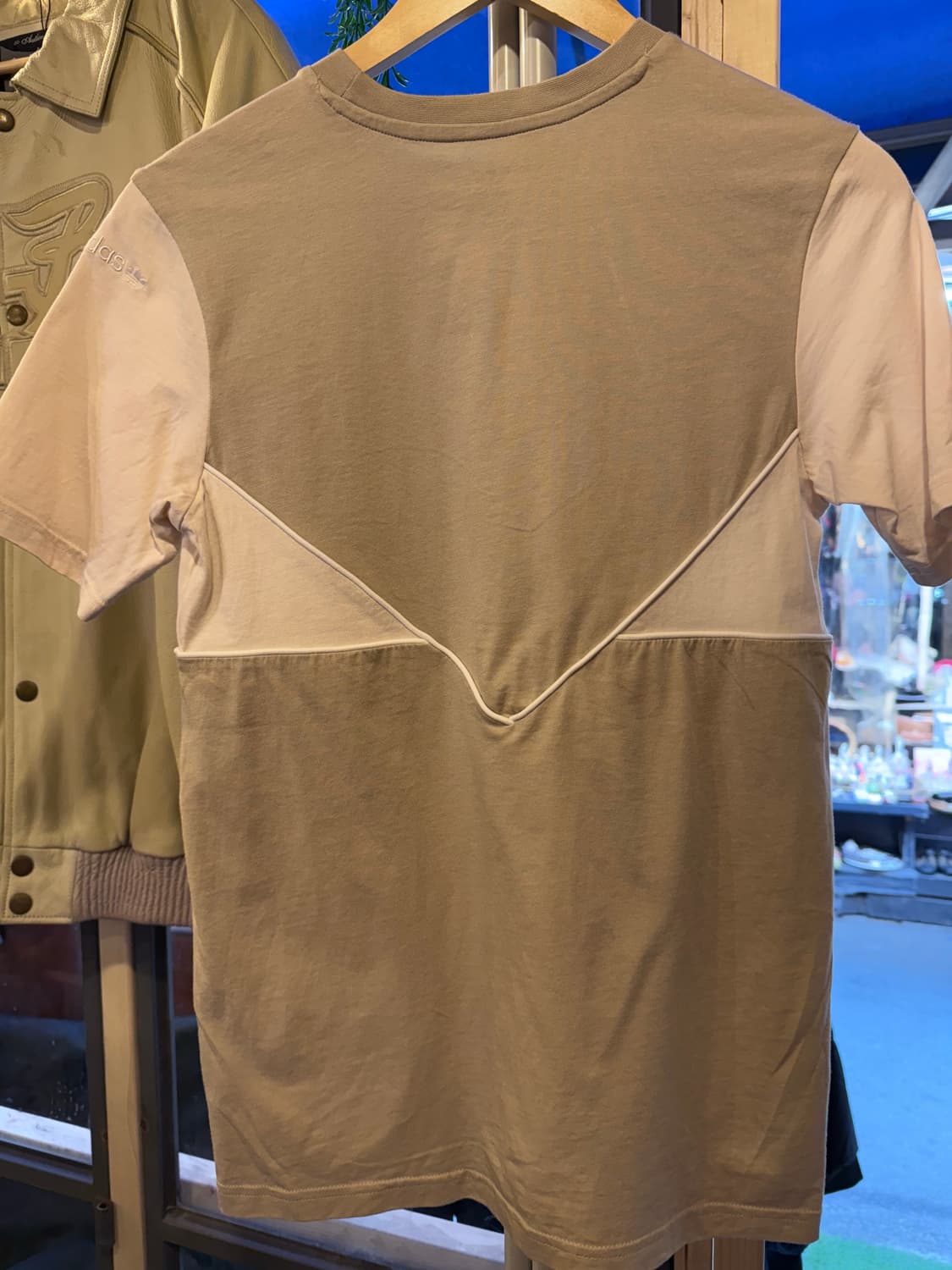 아디다스 베이지 반팔티 상품이미지4