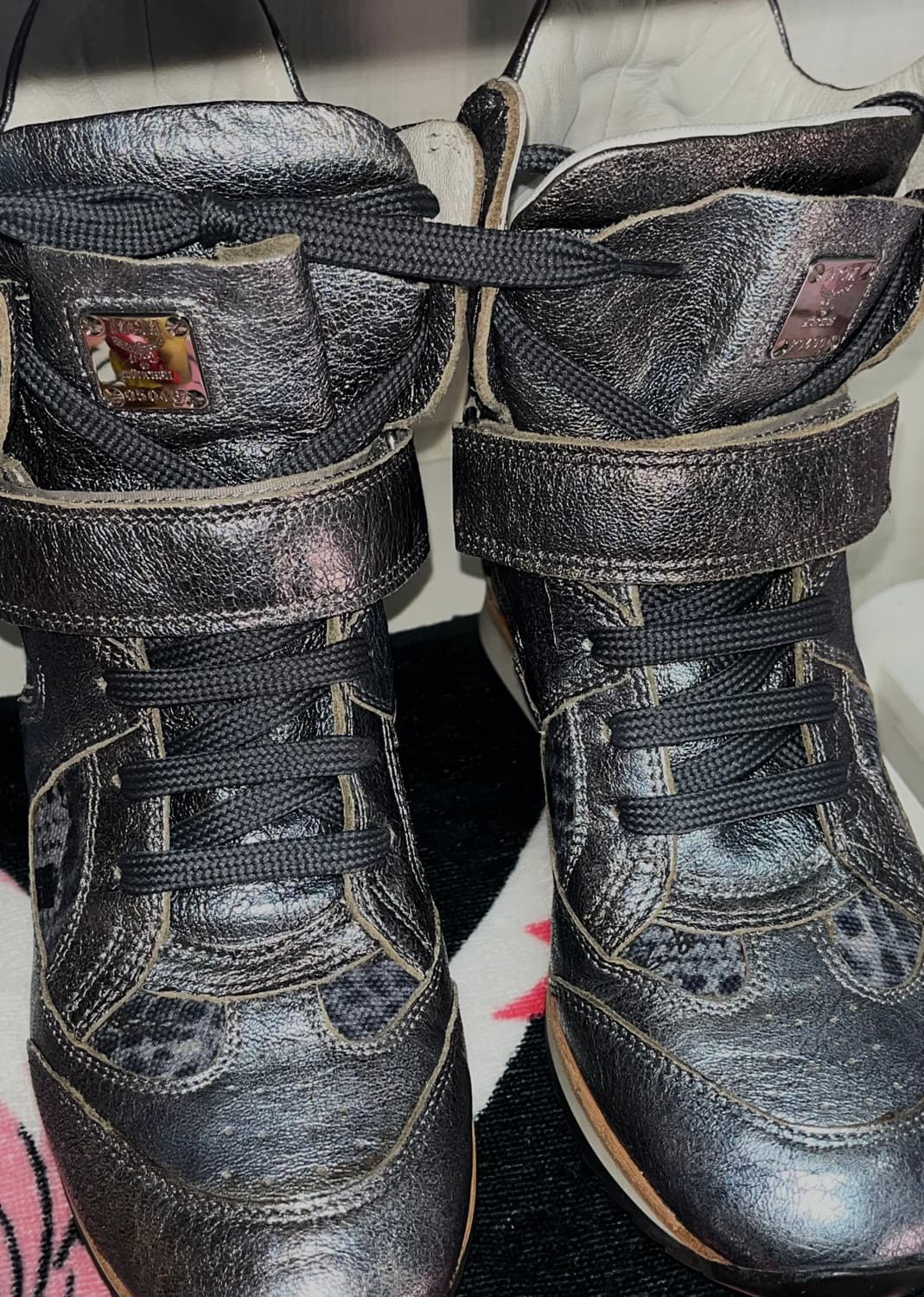 Mcm 엠씨엠 히든 웨지 파이톤 스니커즈 상품이미지1