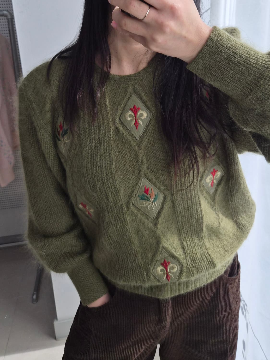 올리브그린 모헤어 다이아 패턴 자수니트 스웨터 상품이미지1
