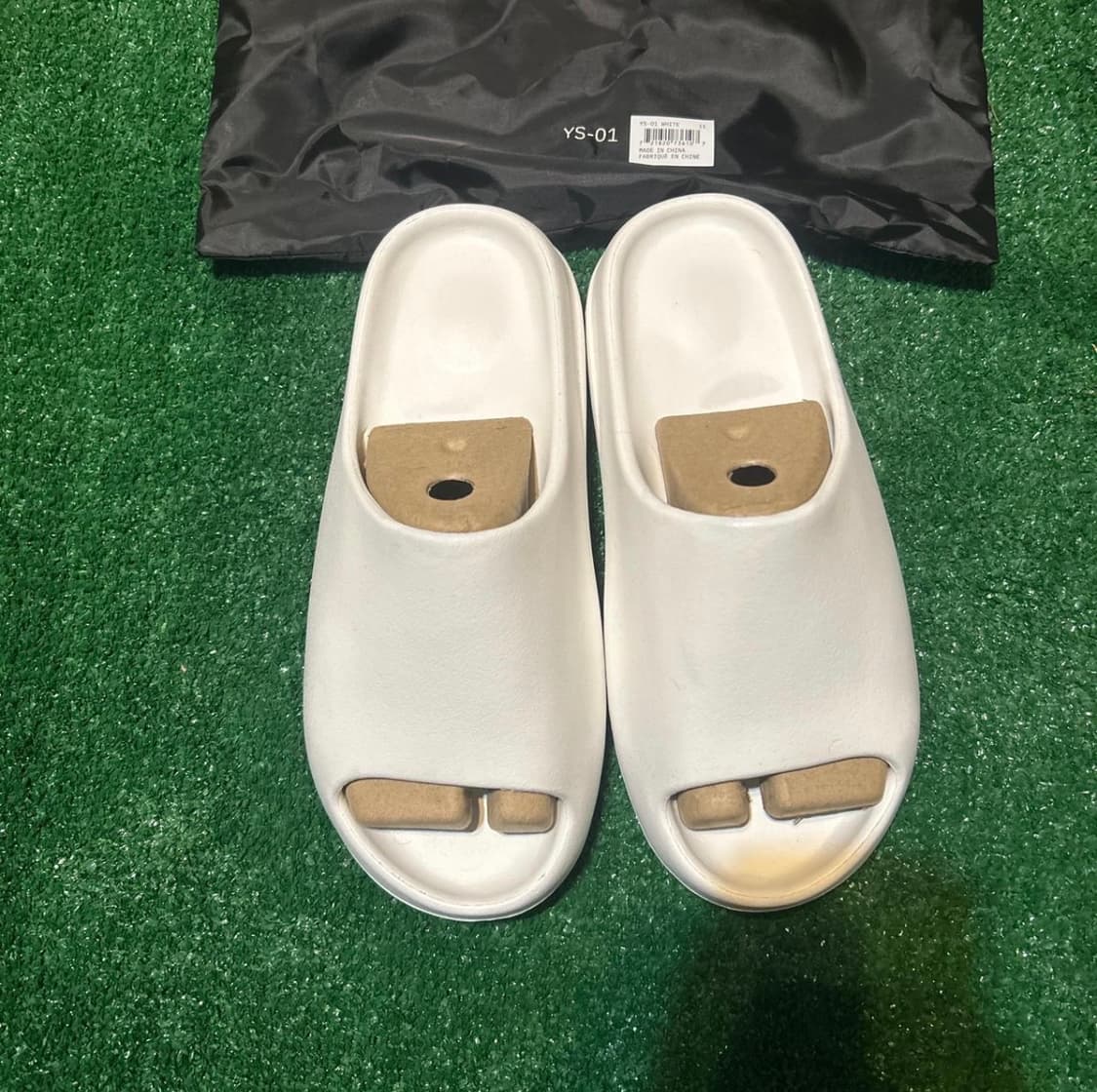 Yeezy slide ys-01 화이트 size 11 상품이미지2