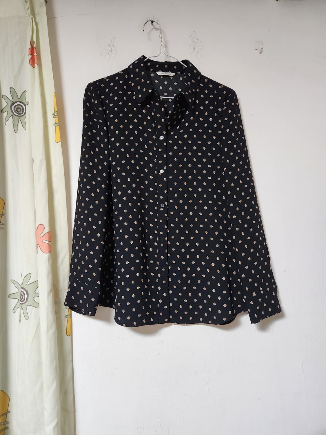 쉬즈미스 검정 도트 블라우스 66 상품이미지1