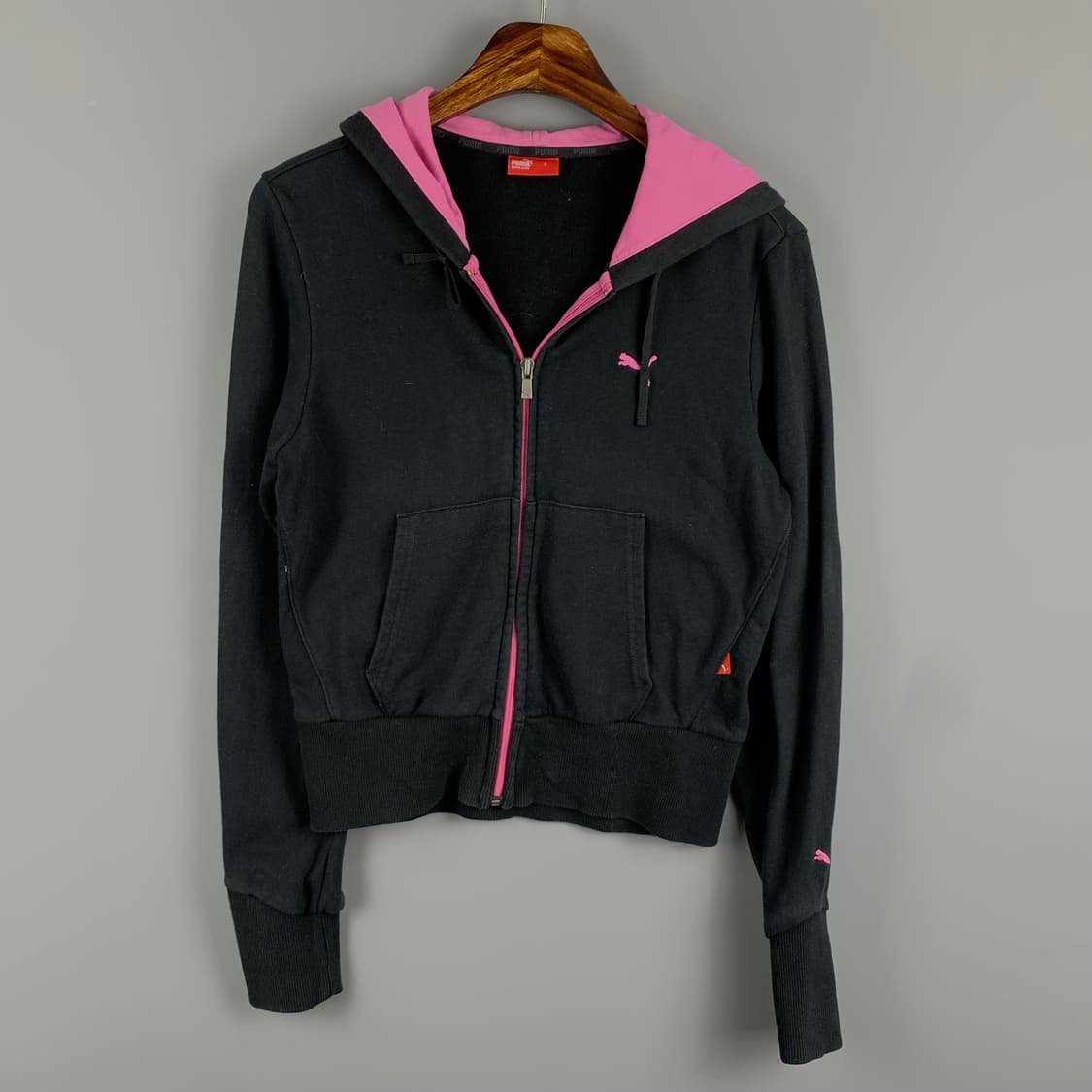 푸마 자수로고 블랙 후드집업 상품이미지2