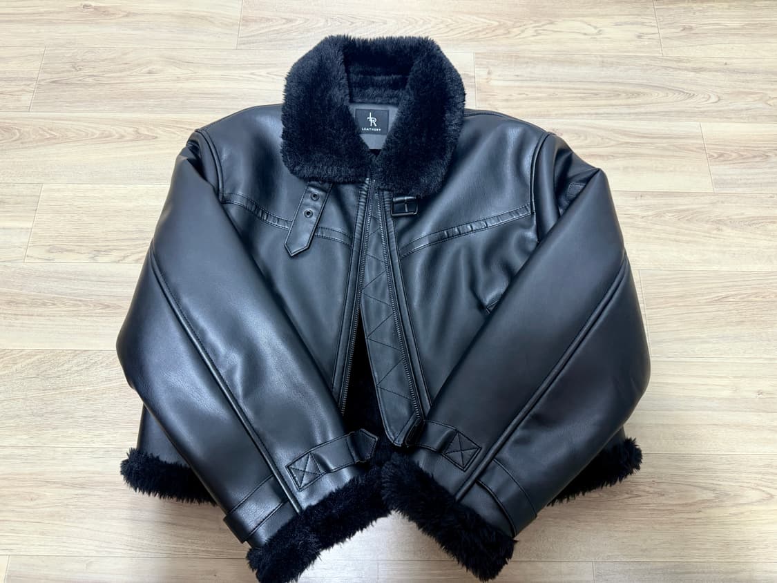 오블리크 오버핏 레더 무스탕 자켓 [ALL BLACK] 상품이미지1