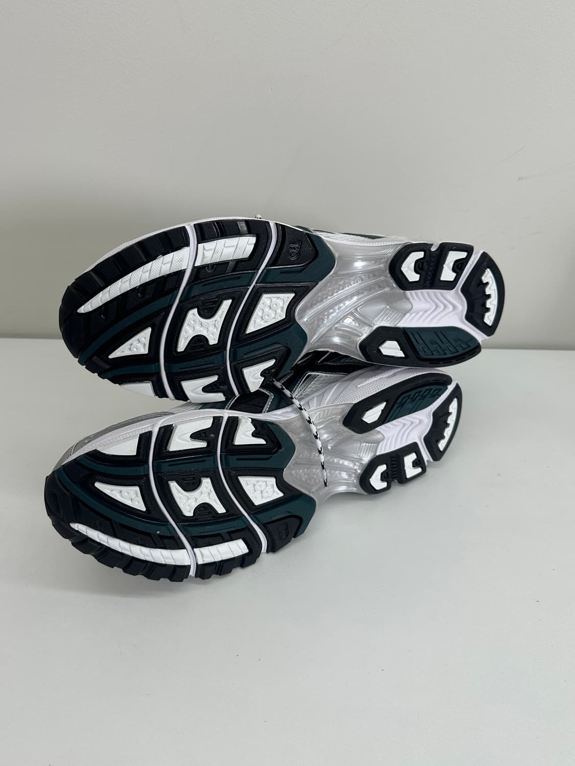 아식스 젤 님버스 10.1 화이트 색슨 그린 290 상품이미지3