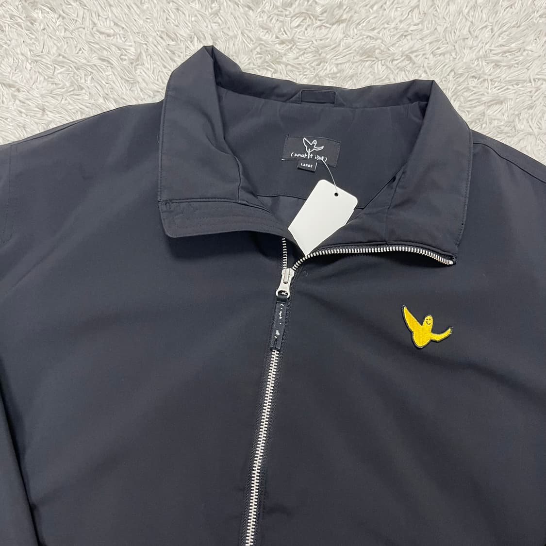What It Isn’t black windbreaker 상품이미지5