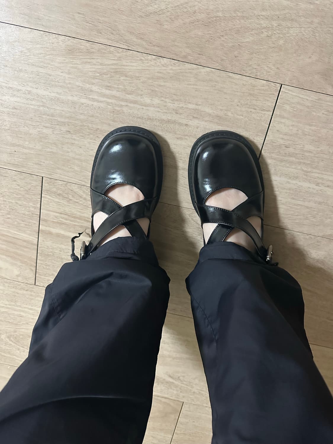 유광 블랙 로퍼 신발 상품이미지1