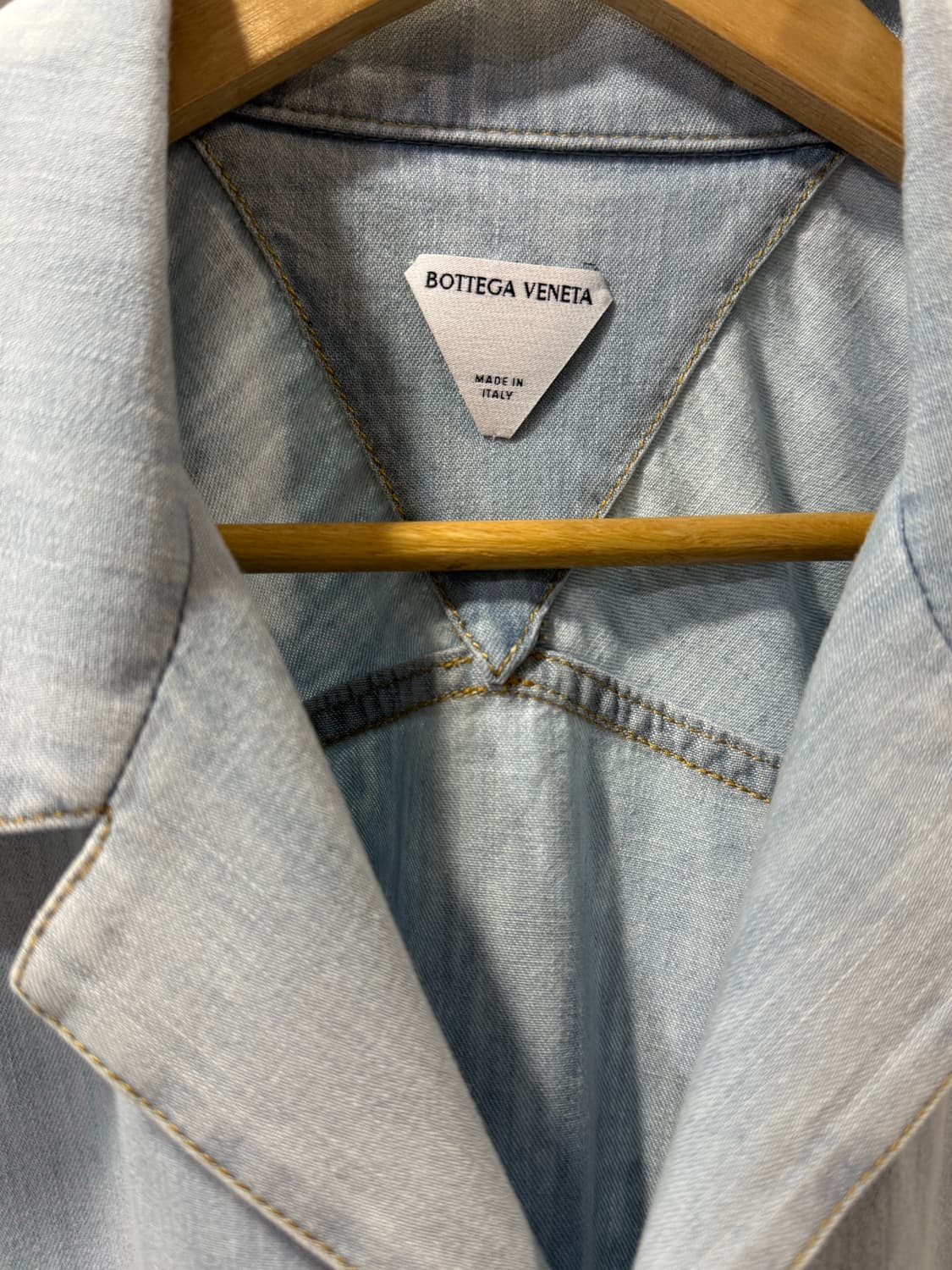 BOTTEGA VENETA —Light Denim Collar Shirt 상품이미지3