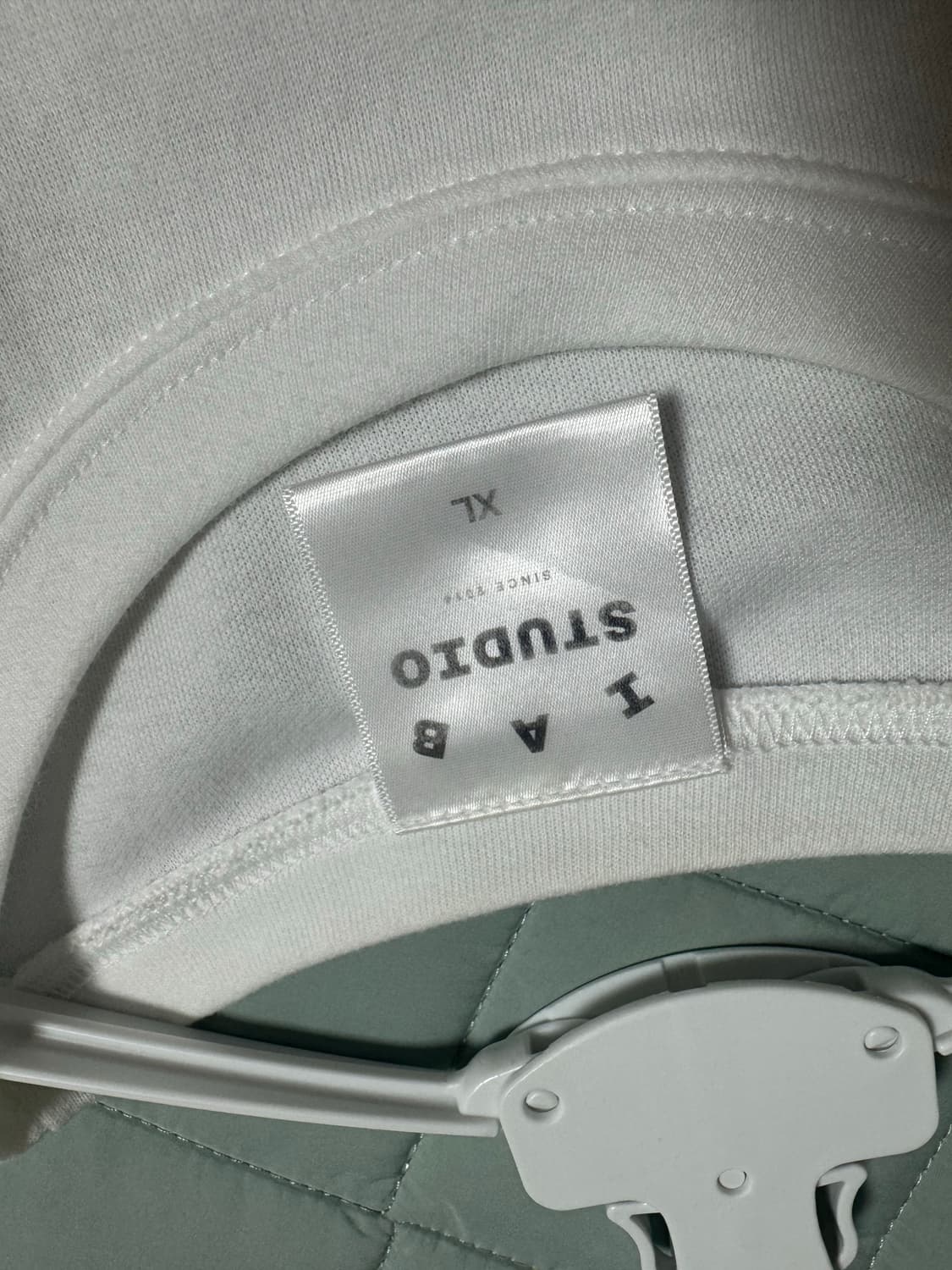 아이앱스튜디오 화이트 반팔 상품이미지3