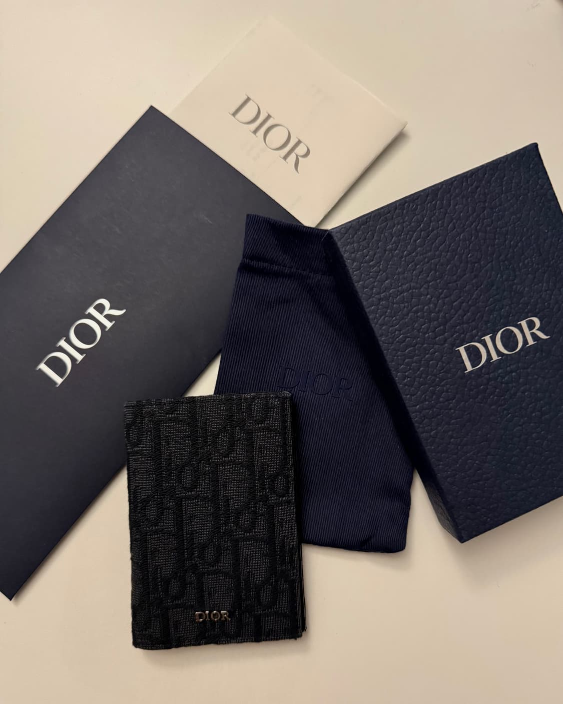 디올 2단 카드 홀더 블랙 디올 오블리크 자카드 지갑 판매합니다. 상품이미지1