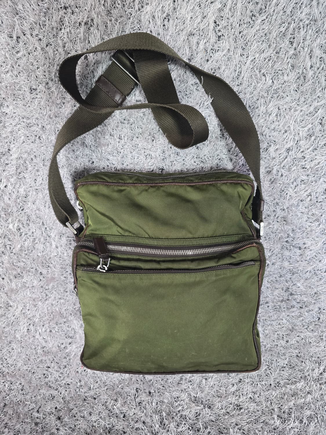 프라다 라일론 크로스백

 상품이미지1