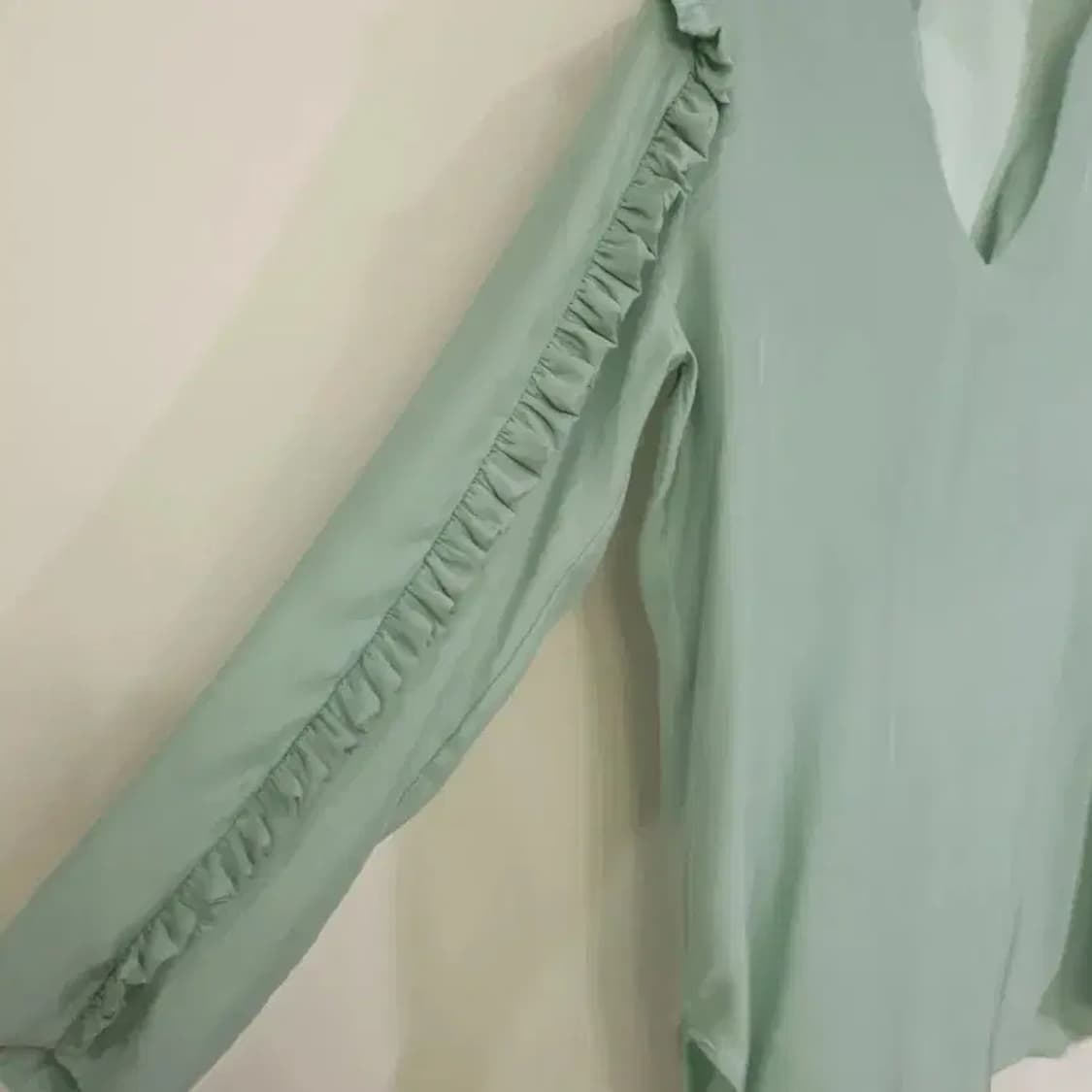 산드로 민트색 실크 러플 블라우스 상품이미지3