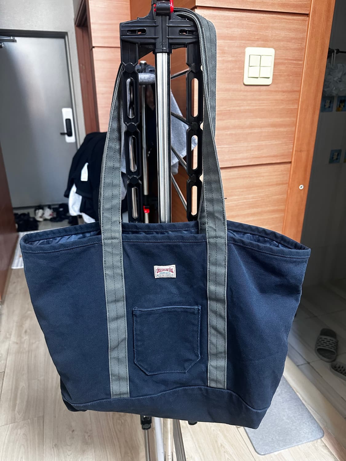 디스이즈네버댓 25FW 캔버스 토트백 네이비 상품이미지1