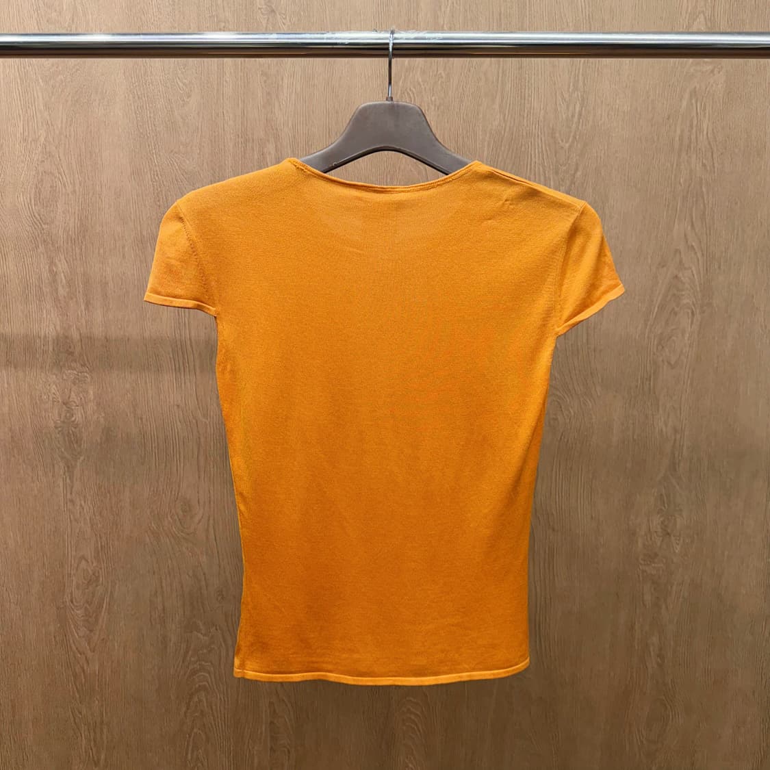 셀린느 실크 반팔 티셔츠 사이드 슬릿 라운드넥 디테일 슬림핏 오렌지 상품이미지3