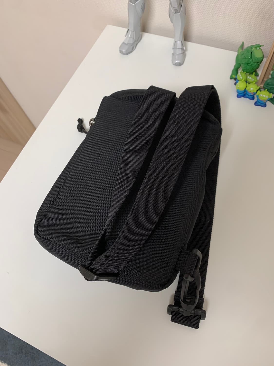 정품 발렌시아가 자수 크로스백  상품이미지4