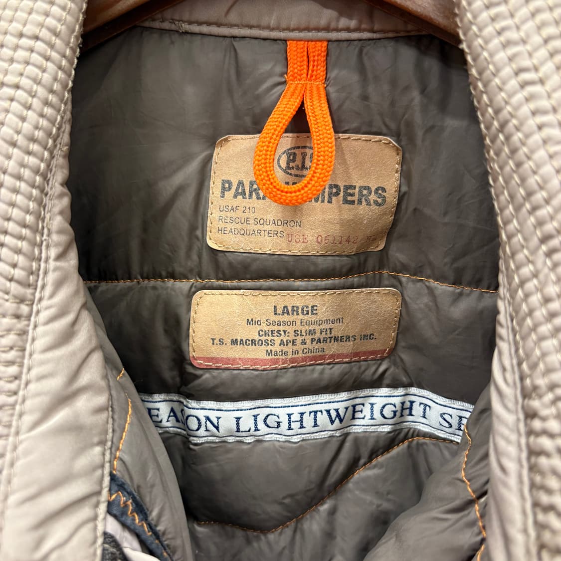 파라점퍼스 라이트 웨이트 나일론 자켓 옐로우 버클 스트랩 디테일 베이지 상품이미지8