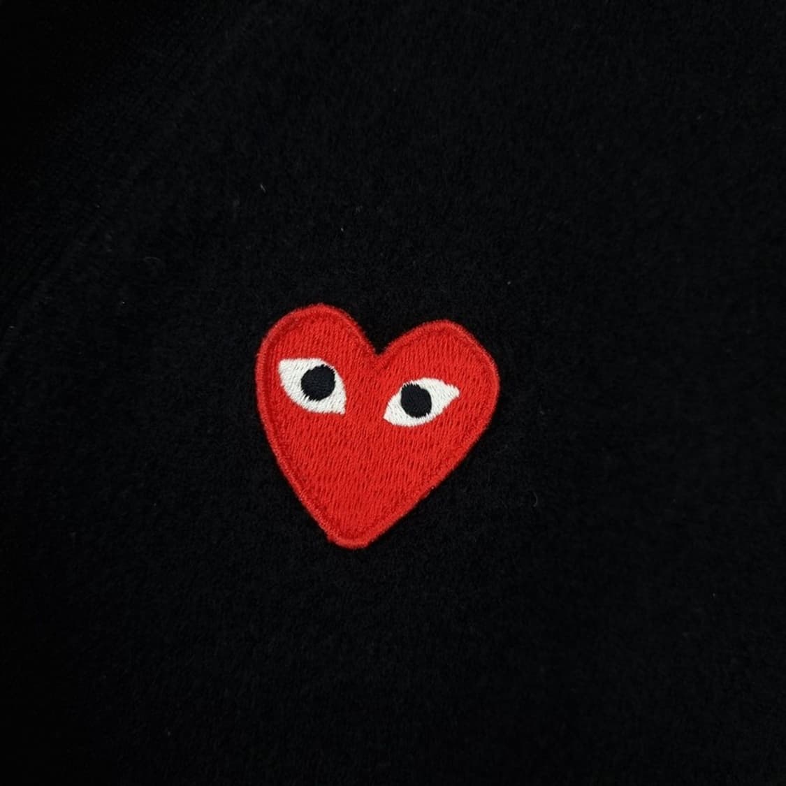 [꼼데가르송] 레드 와펜 브이넥 니트 가디건 블랙 P01531 상품이미지6